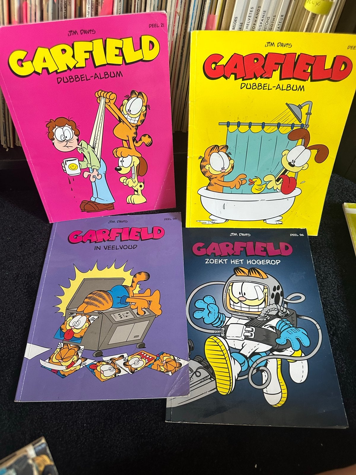 Diverse stripboeken: Garfield, Smurfen, Natasja, Michel Vail, Boeken, Stripboeken, Meerdere stripboeken, Ophalen of Verzenden