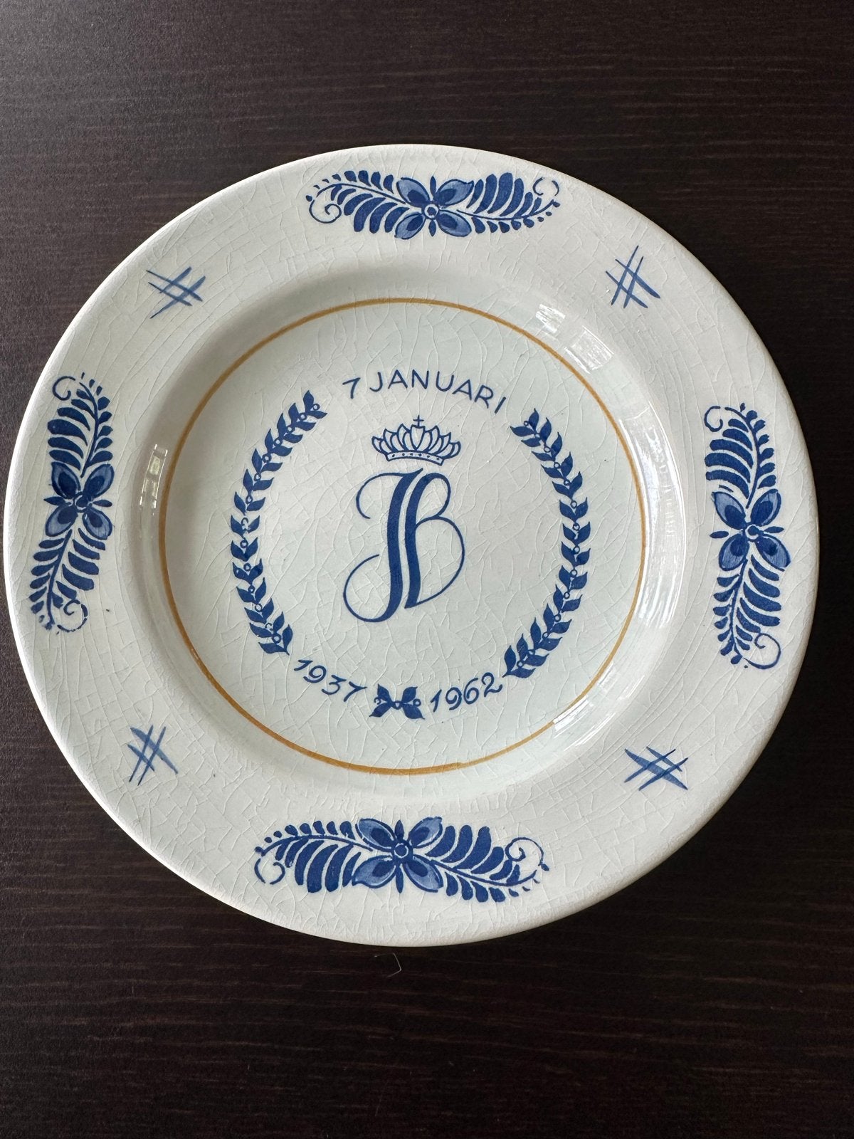 Gedenkbord Juliana & Bernhard 1937-1962 Koninklijke Gouda, Antiek en Kunst, Ophalen of Verzenden
