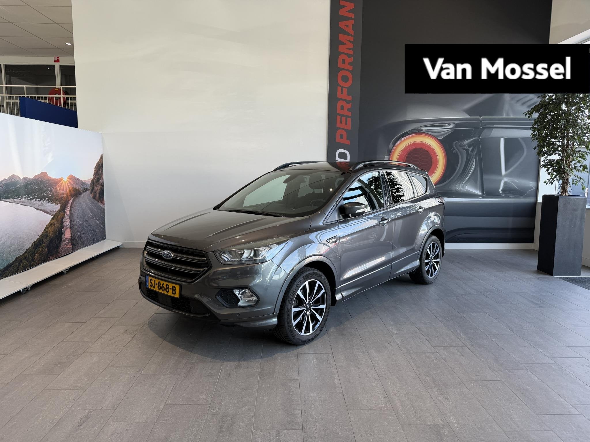 Ford Kuga 1.5 ST Line | 150 PK | CRUISE CONTROL | NAVIGATIE, 12 maanden, Euro 6, 4 cilinders, Leder en Stof