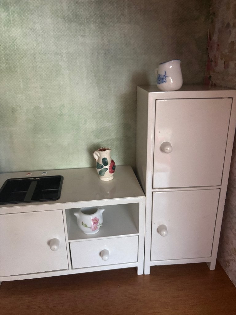 Miniatuur poppenhuis keuken set met fornuis en kasten, Ophalen of Verzenden, Gebruikt, Poppenhuis