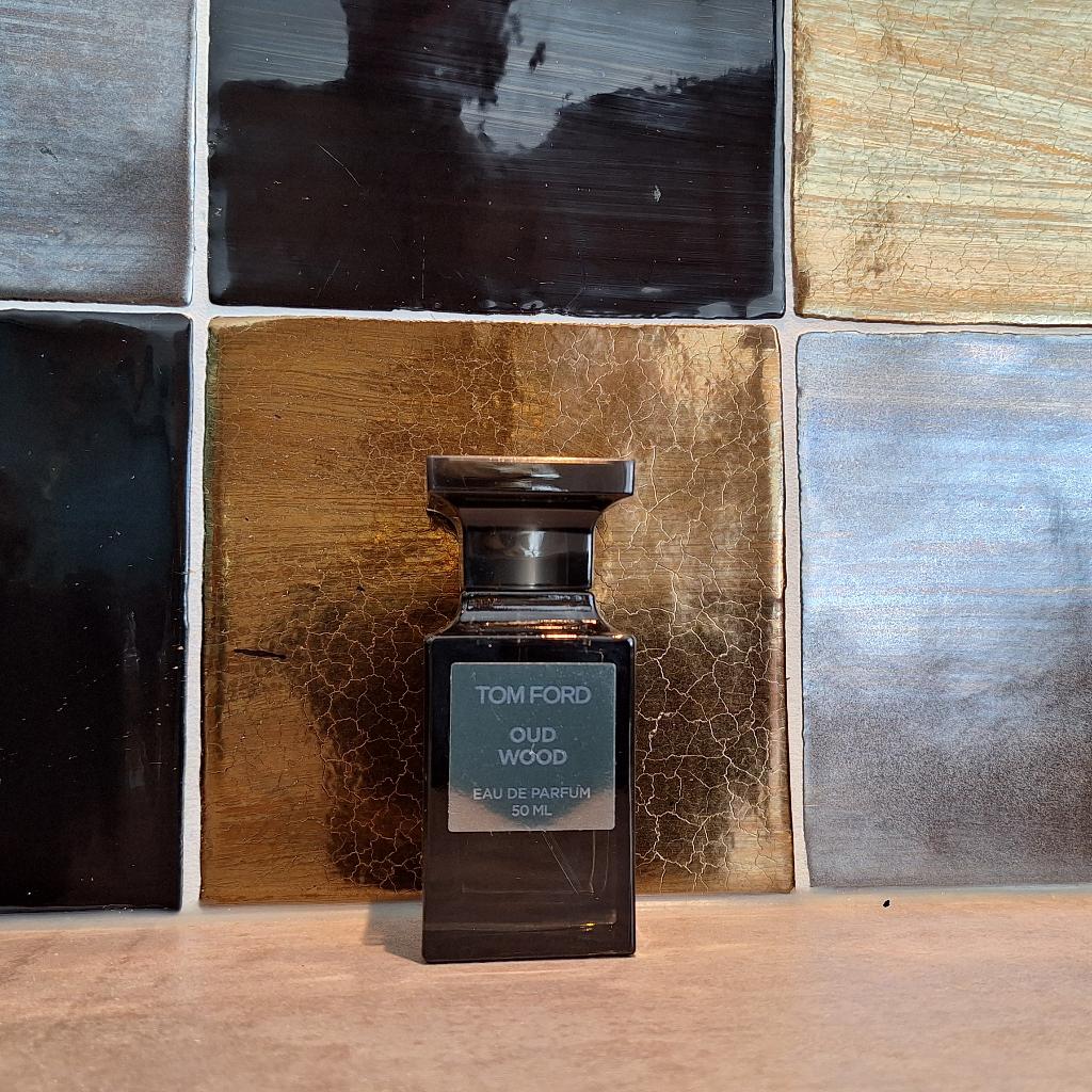 Tom Ford Oud Wood sample / decant, Sieraden, Tassen en Uiterlijk, Uiterlijk | Parfum, Verzenden