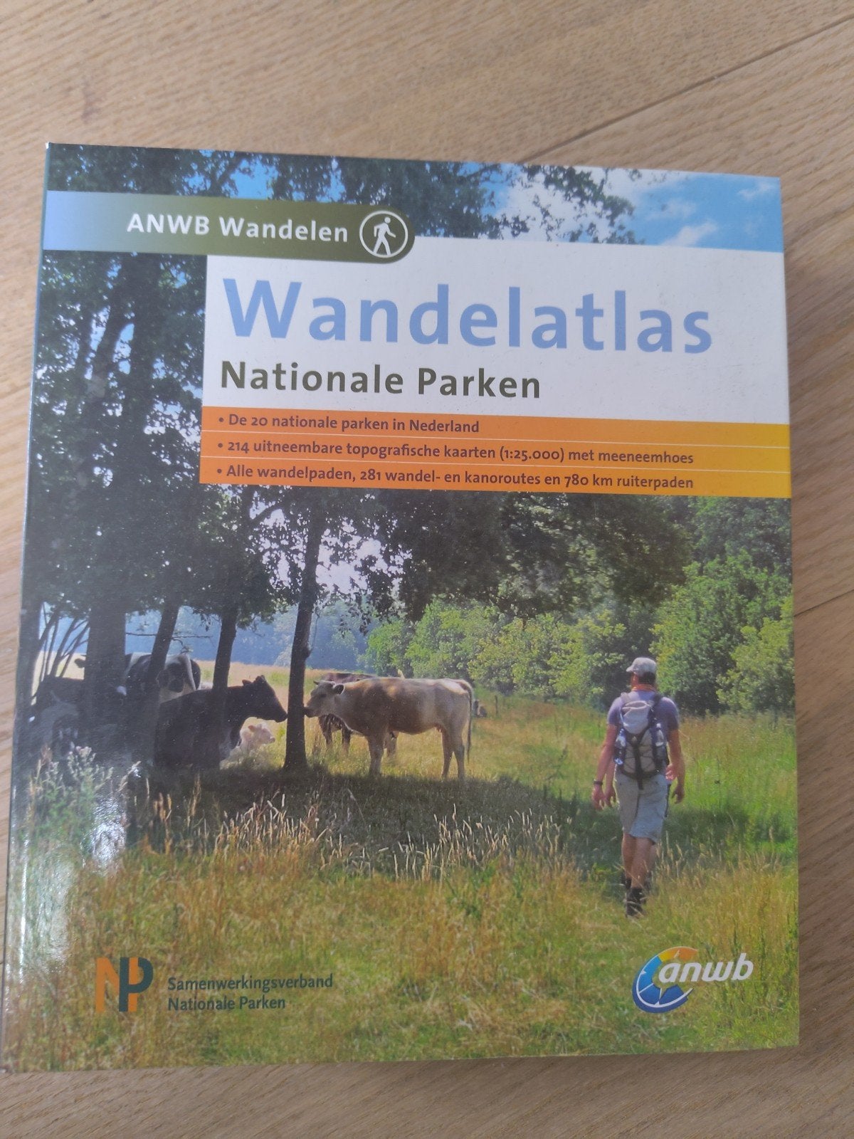 Wandelatlas Nationale parken Nederland, Overige merken, Fiets- of Wandelgids, Ophalen of Verzenden, Zo goed als nieuw