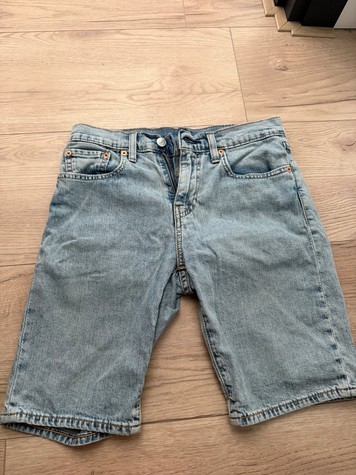 Levi’s korte spijkerbroek, Ophalen of Verzenden, Zo goed als nieuw, Blauw, W28 - W29 (confectie 36)