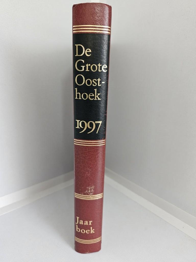 Jaarboek De Grote Oosthoek van het jaar 1997, Nieuw, Diverse auteurs, Ophalen of Verzenden, Wereld