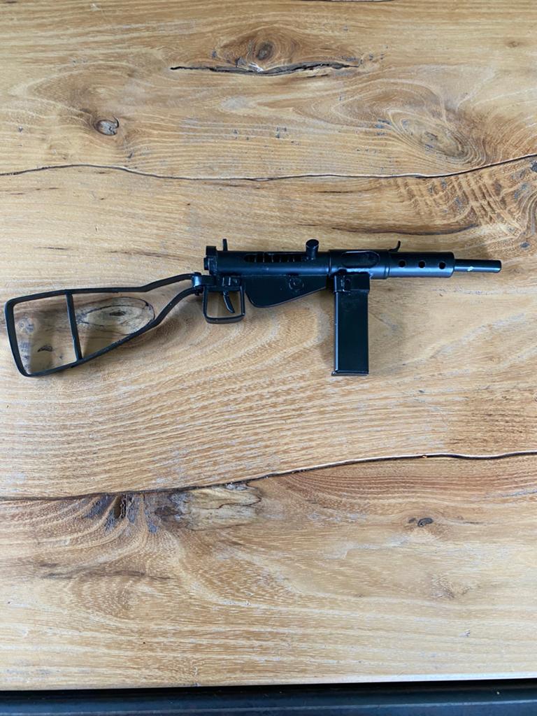 Sten gun wo2 schaal model 31 cm metaal, Verzamelen, Ophalen of Verzenden, Landmacht, Miniatuur of Beeldje