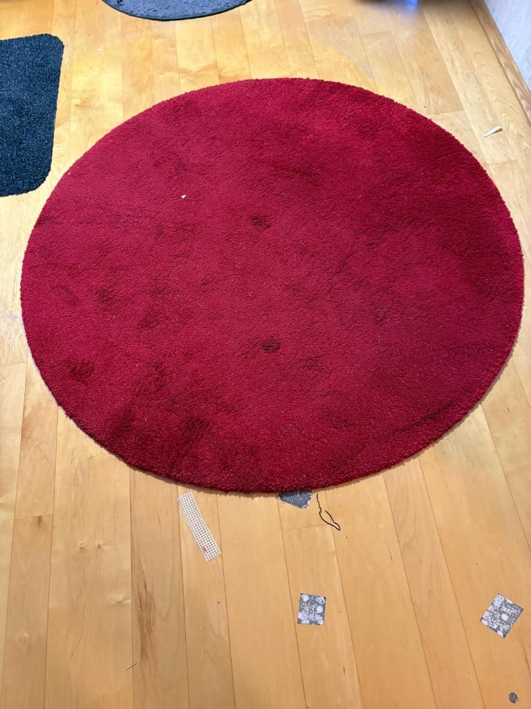 Rond rood tapijt, Ophalen, Rond, Zo goed als nieuw, Modern