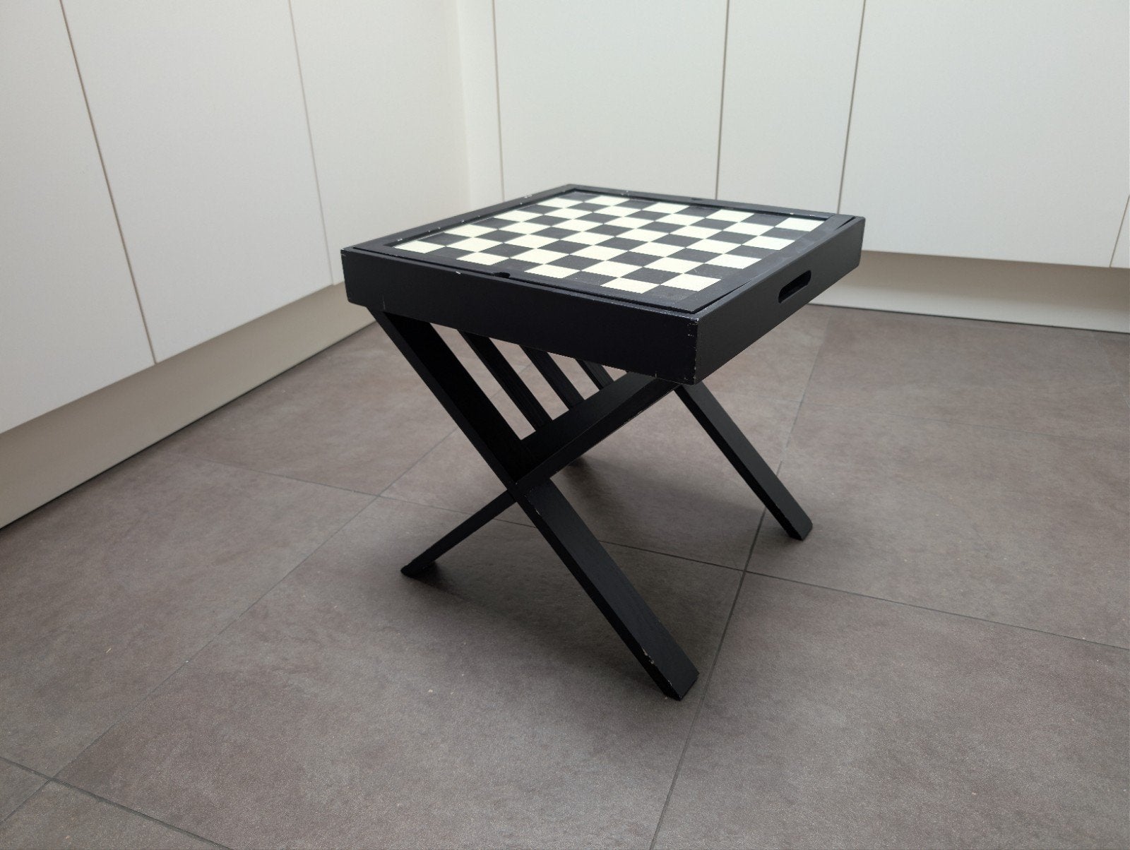 Schaaktafel, praktisch en eenvoudig in gebruik, Ophalen