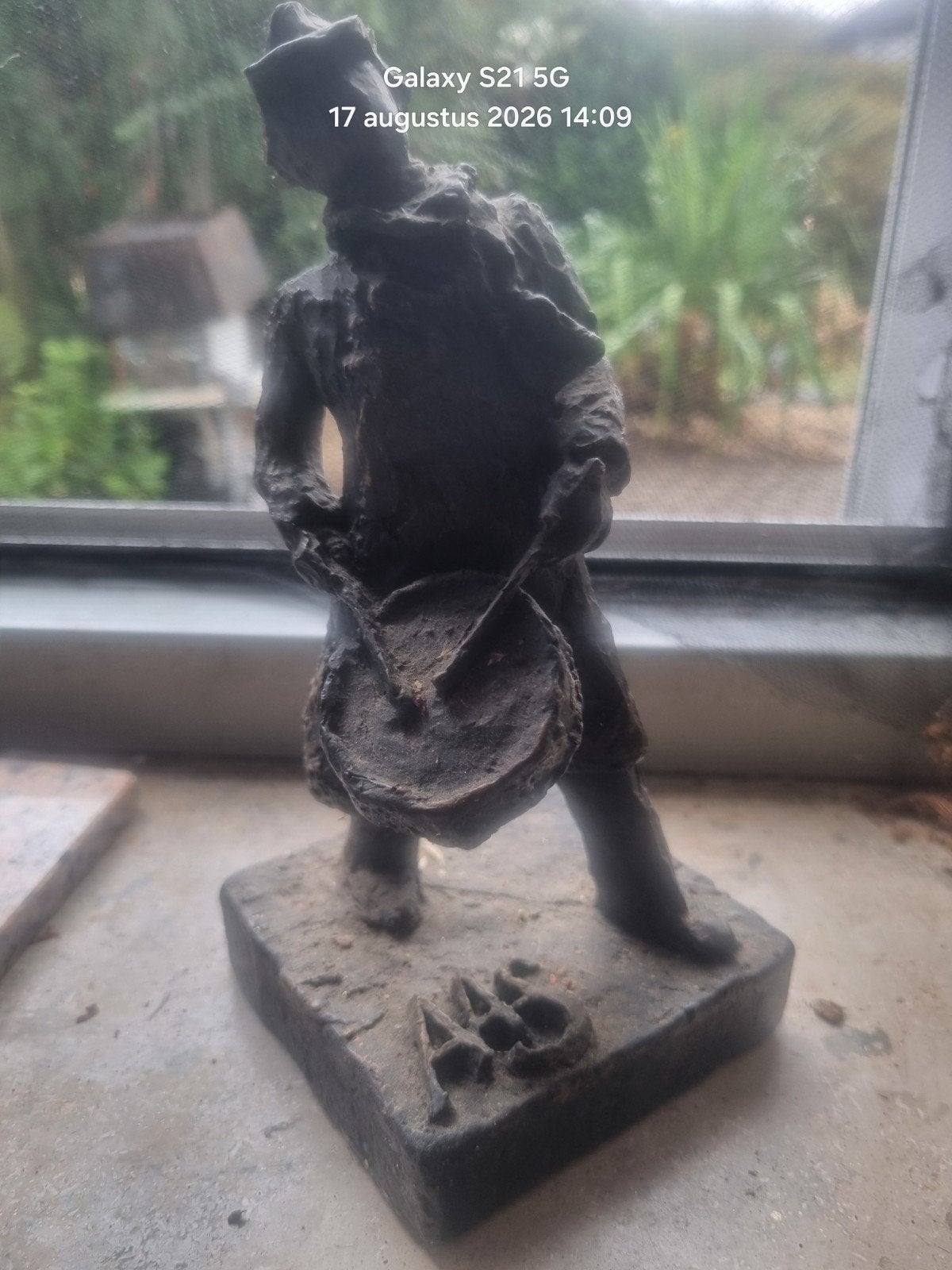 Vintage bronzen beeldje van trommelaar, Minder dan 20 cm, Ophalen of Verzenden, Brons, Gemerkt