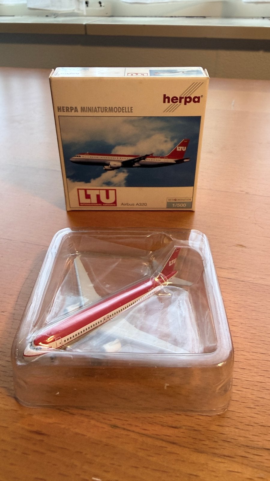 Herpa Miniatuurmodel LTU Airbus A320 Schaal 1:500, Overige merken, 1:200 of kleiner, Ophalen of Verzenden, Zo goed als nieuw