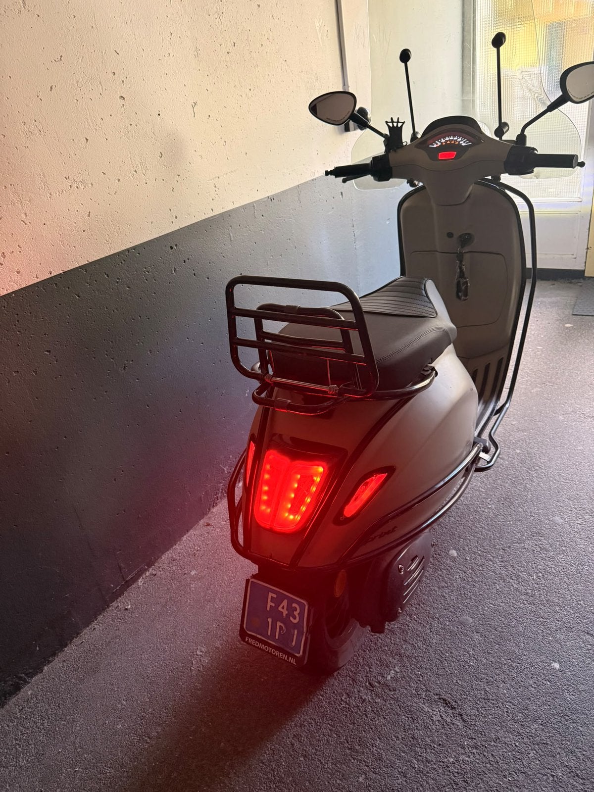 Vespa Sprint Desert Storm, Ophalen, Vespa S, Zo goed als nieuw, Benzine