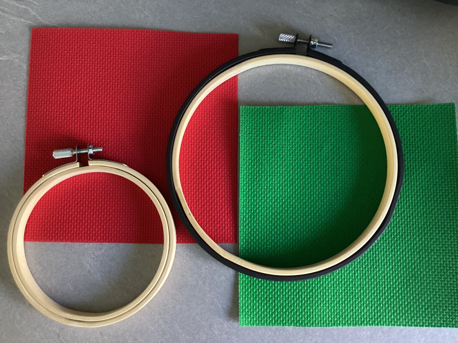 2x borduurring en 2x stukje stof, Ophalen of Verzenden, Handborduren, Onderdeel of Toebehoren