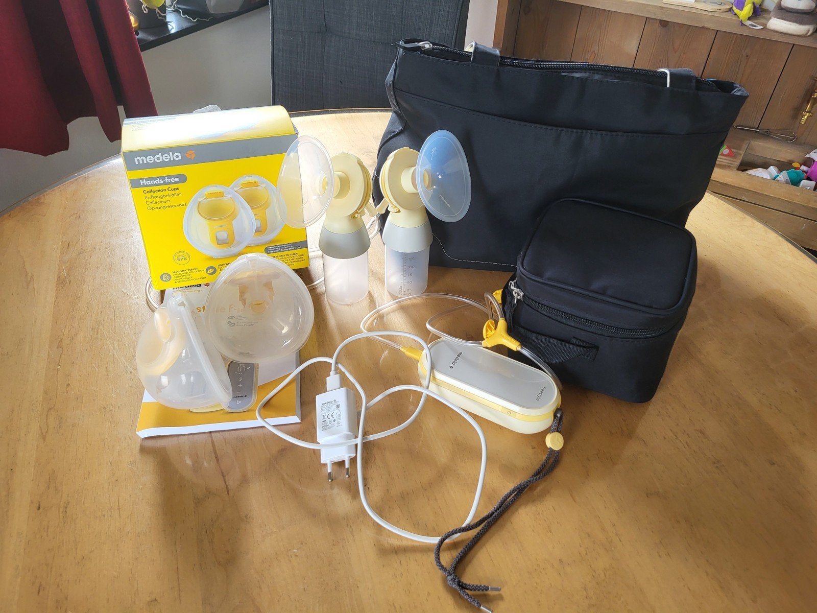 Medela Freestyle Flex Dubbele Borstkolf met veel Accessoires, Ophalen, Medela, Borstkolf, Zo goed als nieuw