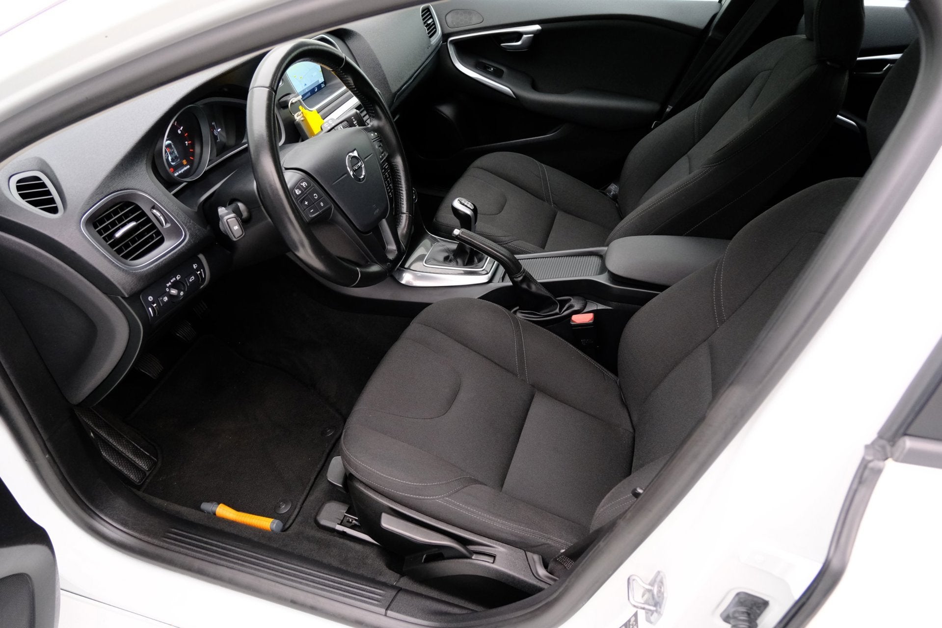 Volvo V40 2.0 T2 Nordic Clima|Navi|LMV|Trekhaak, Voorwielaandrijving, Dealer onderhouden, Stof, Gebruikt