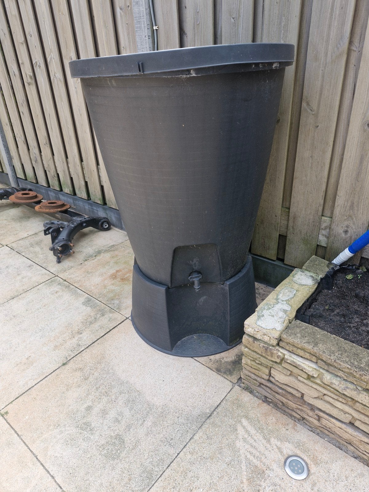 Grote regenton, zo goed als nieuw, nooit gebruikt, Tuin en Terras, Regentonnen, Ophalen, Kunststof, Met kraantje, 150 liter of meer