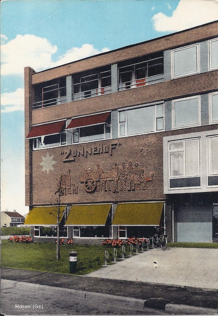 Sus13 gelopen ansichtkaart haren zonnehof, Ophalen of Verzenden, 1980 tot heden, Gelopen, Groningen