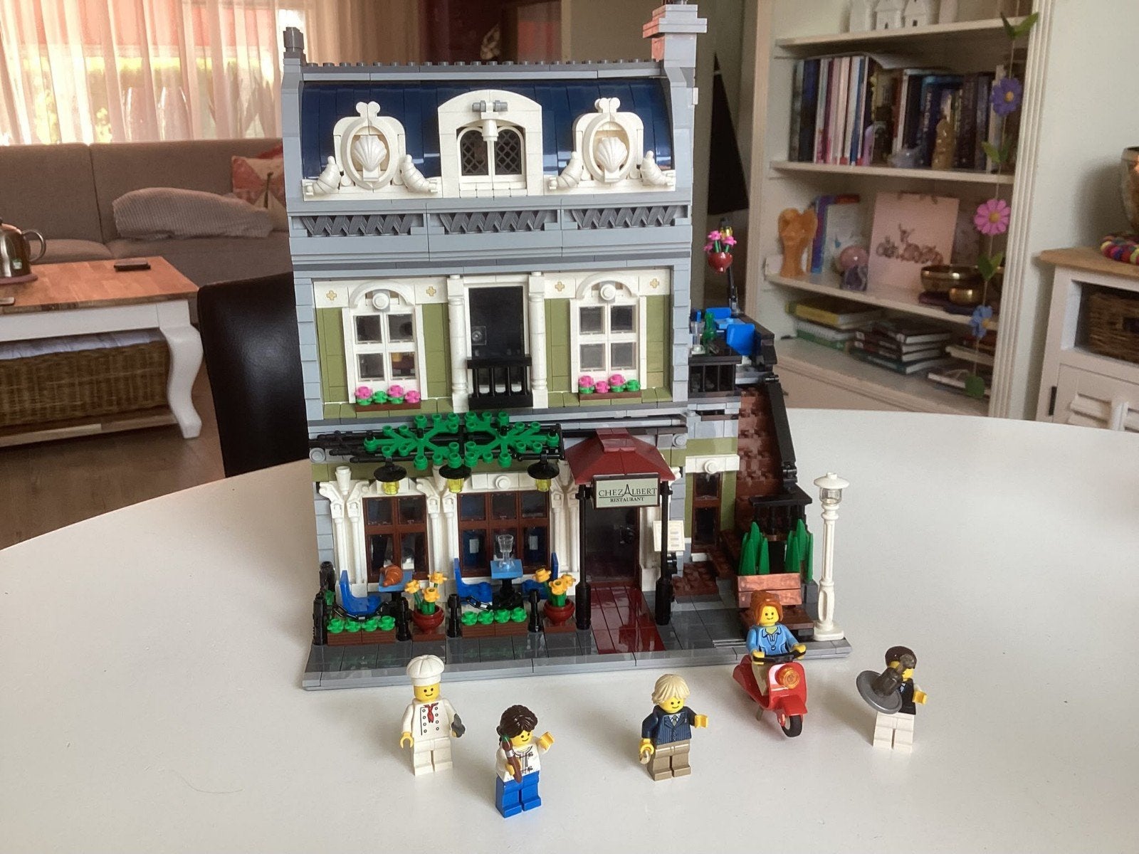 Lego creator Parisian Restaurant (10243), Ophalen of Verzenden, Zo goed als nieuw