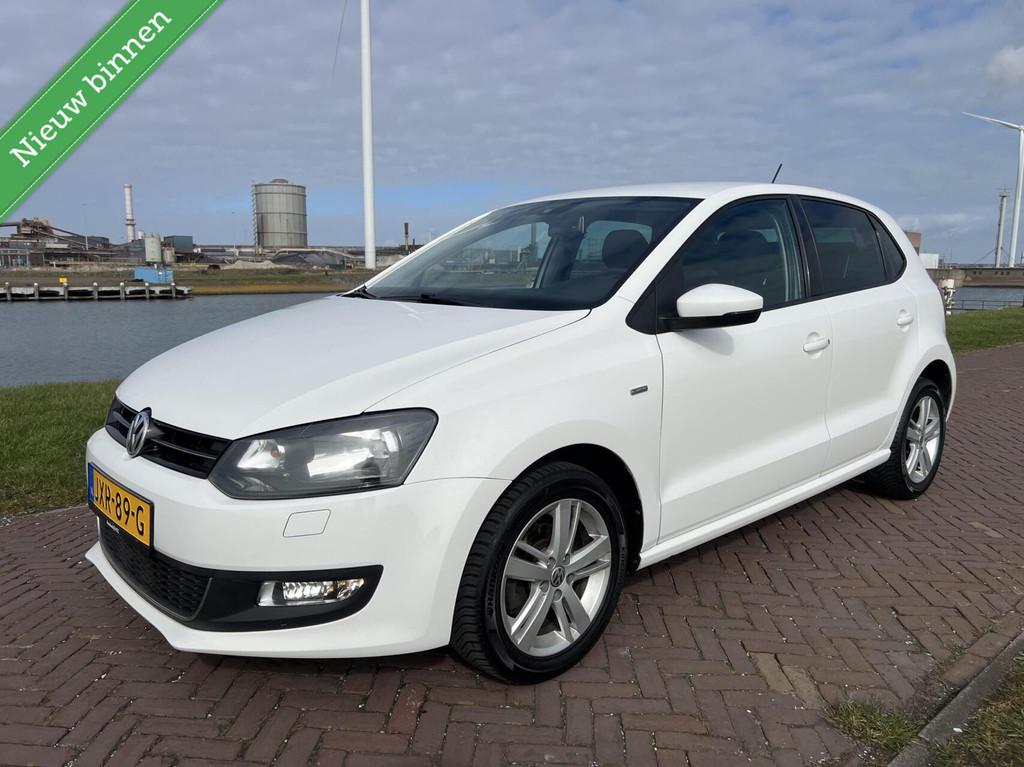 Volkswagen Polo 1.2 2014 AIRCO|CRUISE|APPLE CARPLAY|NW APK, Voorwielaandrijving, Stof, Gebruikt, Zwart