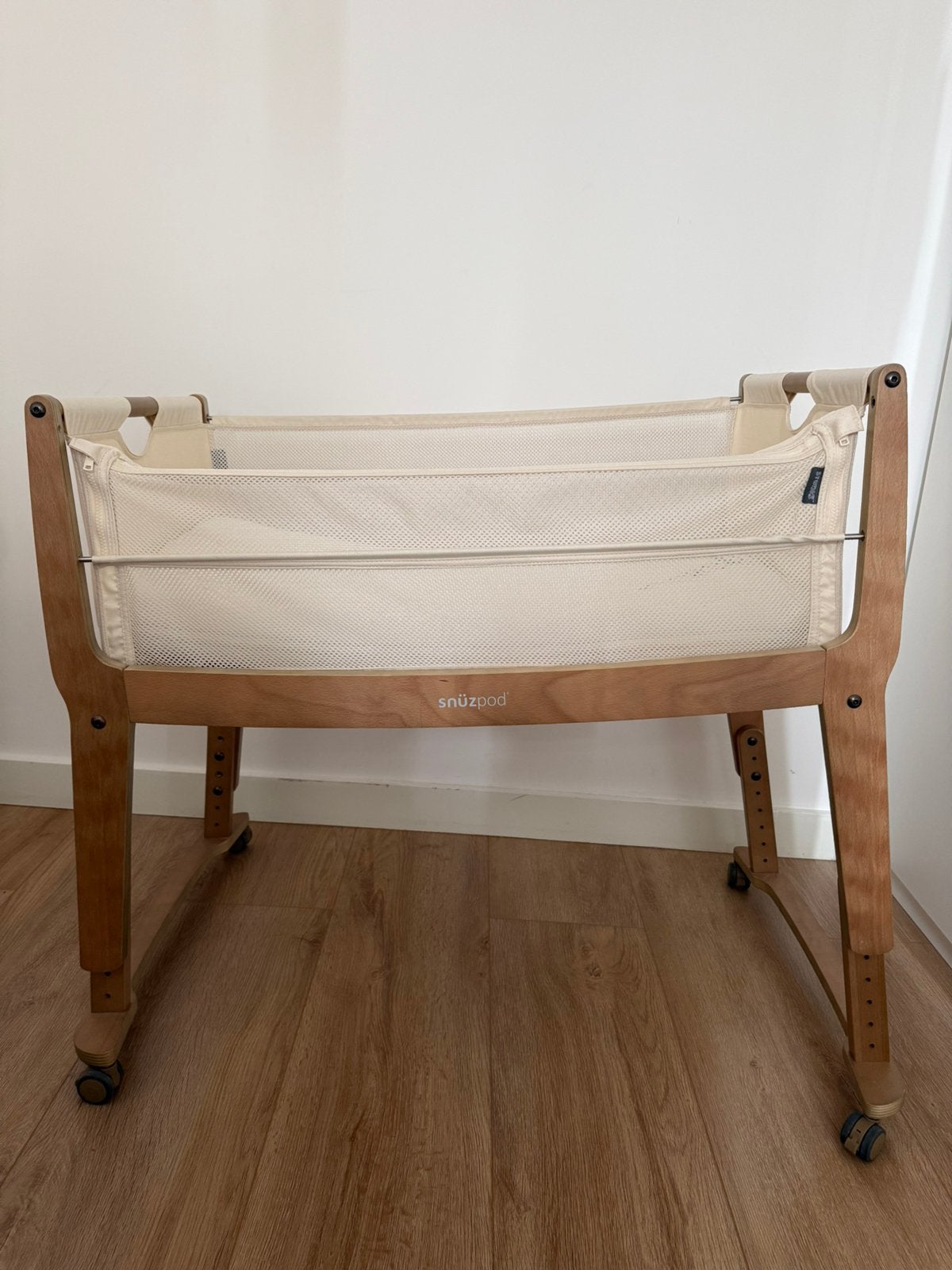 Snüzpod co sleeper Walnut - babywieg, Kinderen en Baby's, Babywiegjes en Ledikanten, Ophalen, Zo goed als nieuw, Wieg