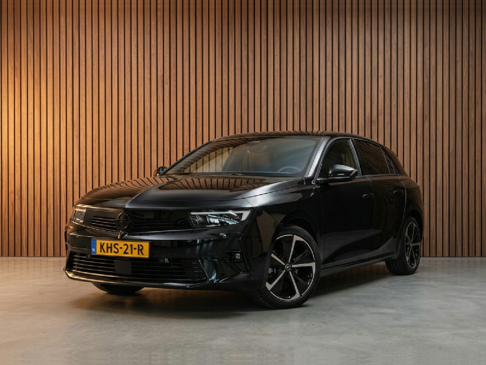 Opel Astra Sports Tourer 1.2 Turbo GS - navigatie / camera /, Auto's, Dealer onderhouden, 1199 cc, Zwart, 3 cilinders