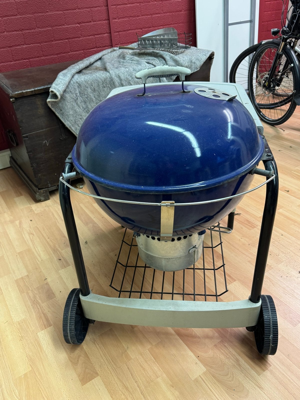 Weber BBQ met zijtafel en wielen - Blauw, Ophalen, Gebruikt