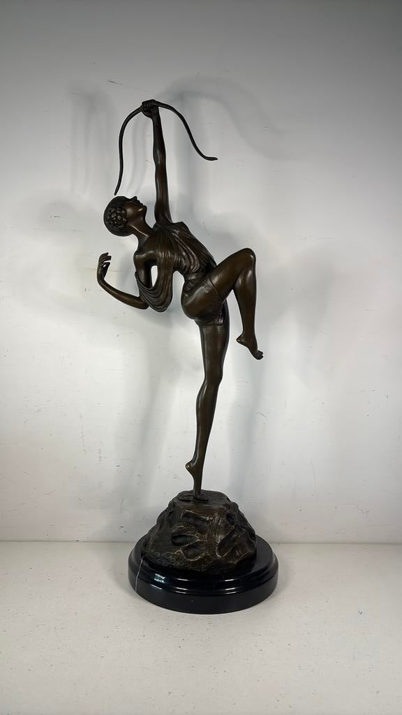 Sculptuur vrouw met boog, Ophalen of Verzenden