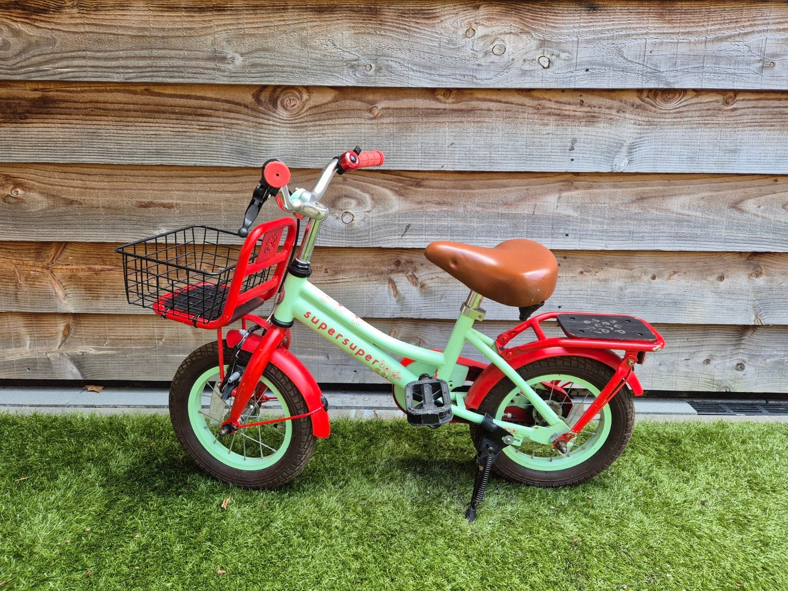 Kinderfiets met zijwieltjes, 12 inch (merk: Supersuper), Ophalen, Terugtraprem, Zijwieltjes, Gebruikt