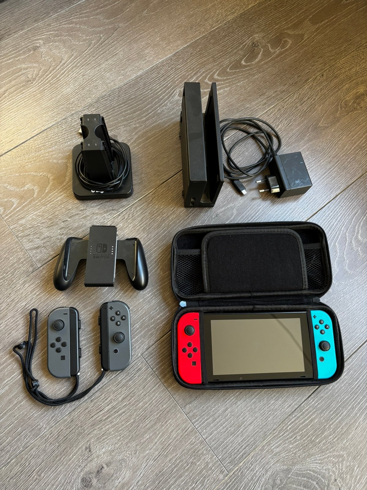 Nintendo Switch 1 complete set met extra controllers, Ophalen, Zo goed als nieuw, Met 3 controllers of meer, Switch Original