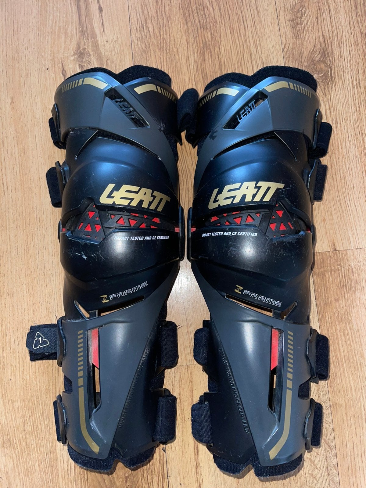 Leatt Z-Frame Kniebrace kneebrace, Motoren, Ophalen of Verzenden, Tweedehands, Motorcrosskleding