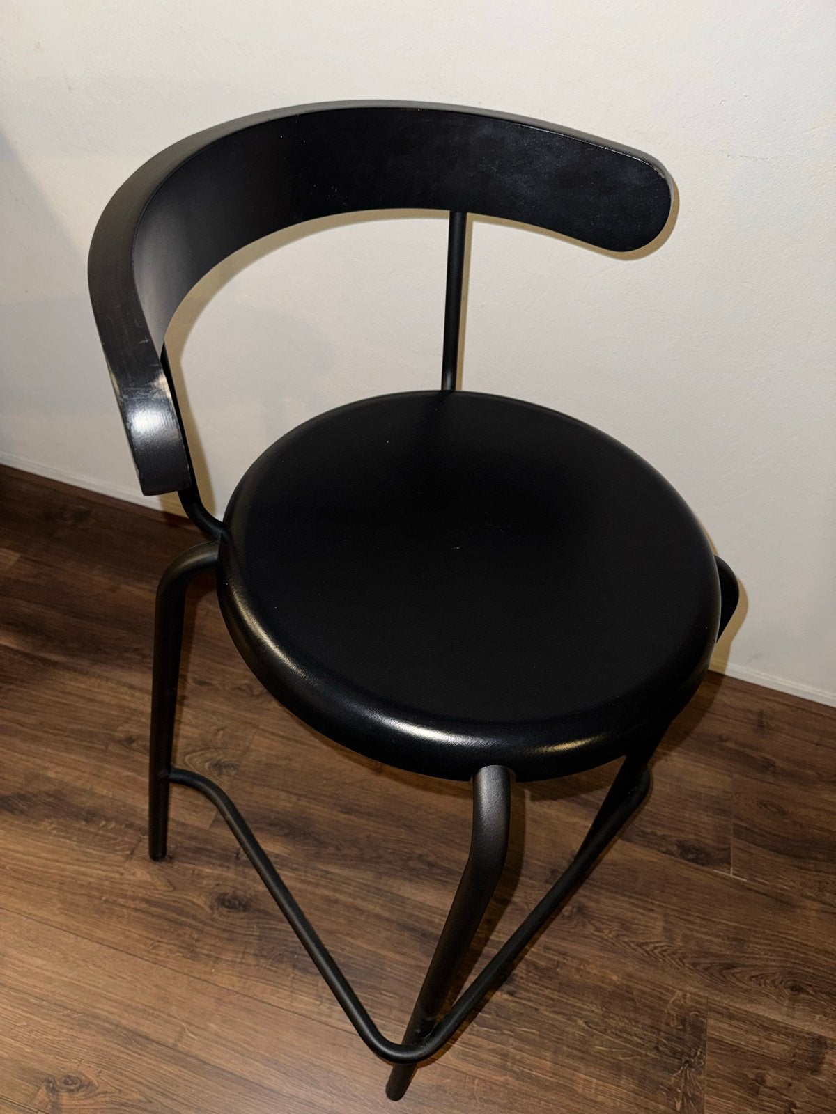 2 Yngvar barkrukken zwart