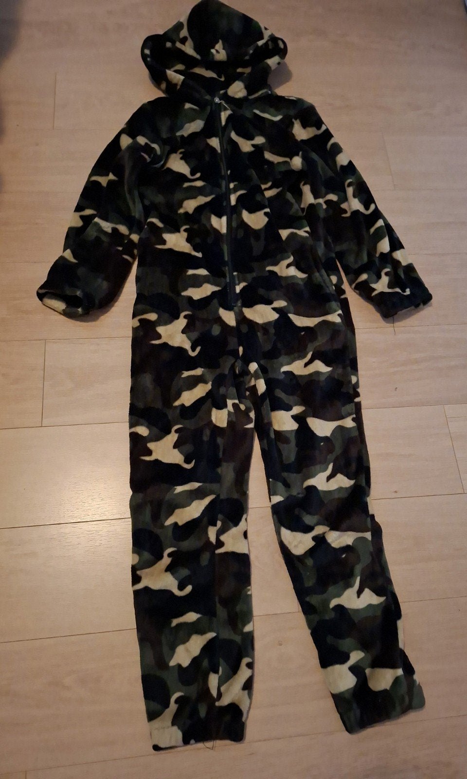 Heerlijk zachte camouflage onesie maat 146-152, Ophalen of Verzenden, City comfort, Jongen of Meisje
