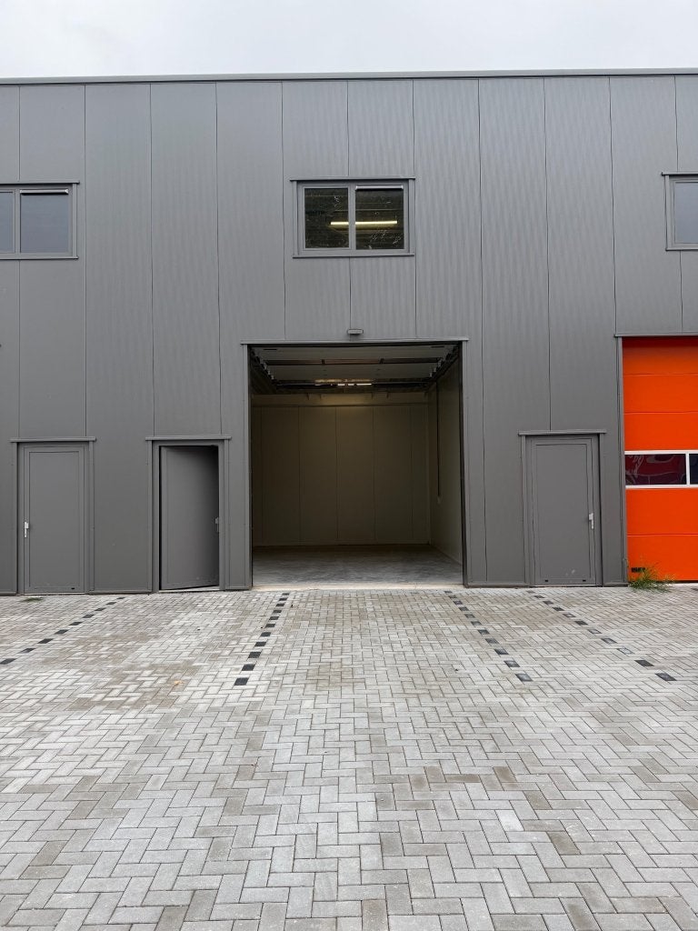 Te Huur Bedrijfsruimte  Lelystad – 100 m² | 2 Etages, 100 m², Huur, Bedrijfsruimte