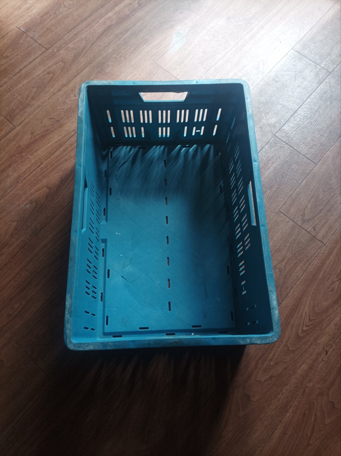 Stevige blauwe krat voor  39,50 X 59,5x 23,5, Gebruikt, 40 tot 60 cm, 50 tot 75 cm, Ophalen of Verzenden