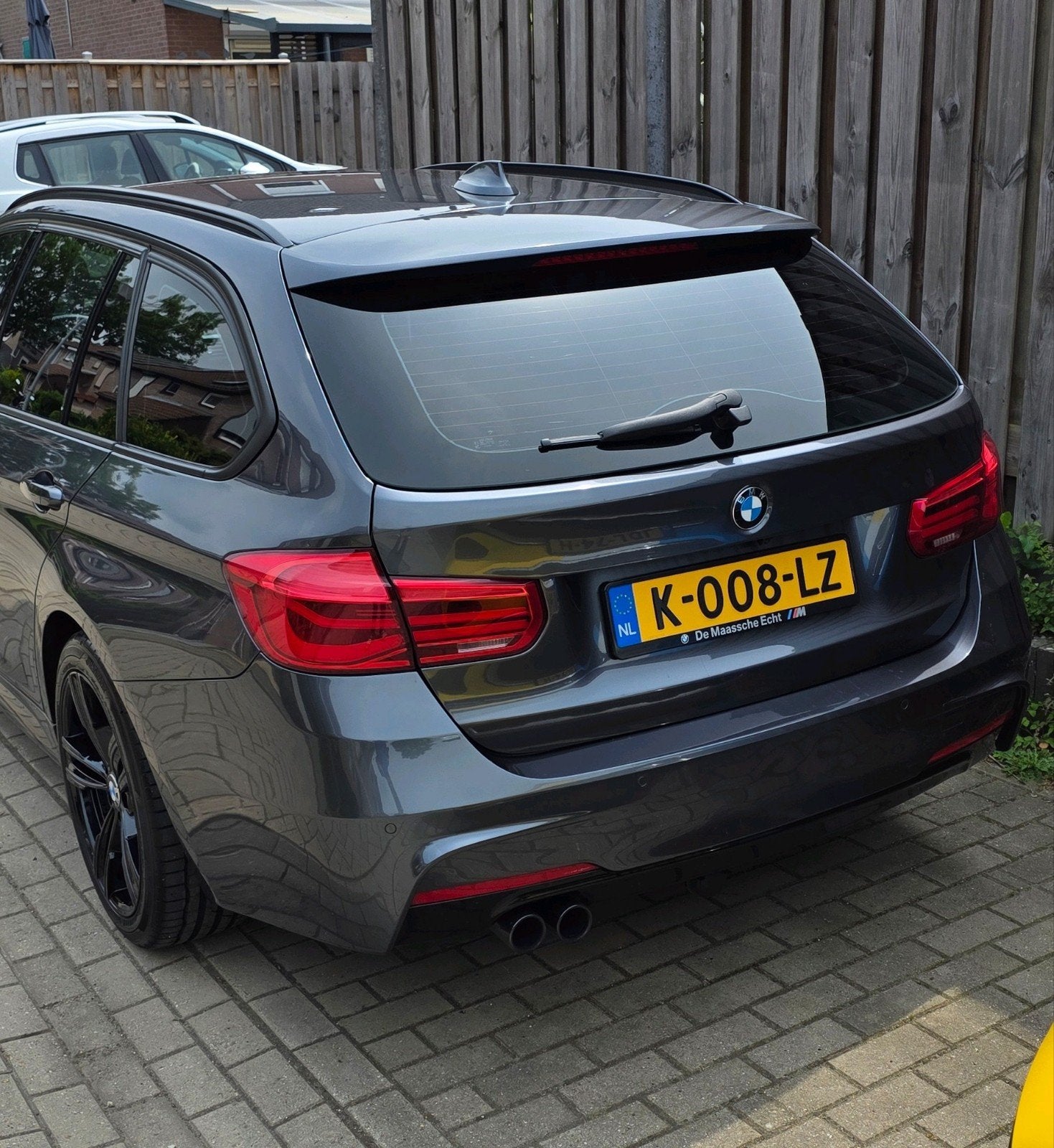BMW 3-Serie 320i  Aut 2017 Grijs carpl.camera.stoelv.trekhaa, 1998 cc, 1800 kg, Zwart, 4 cilinders