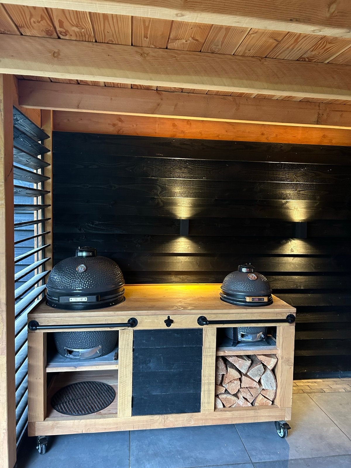 Verrijdbare Kamado tafel van massief Douglas hout, Tuin en Terras, Ophalen, Nieuw