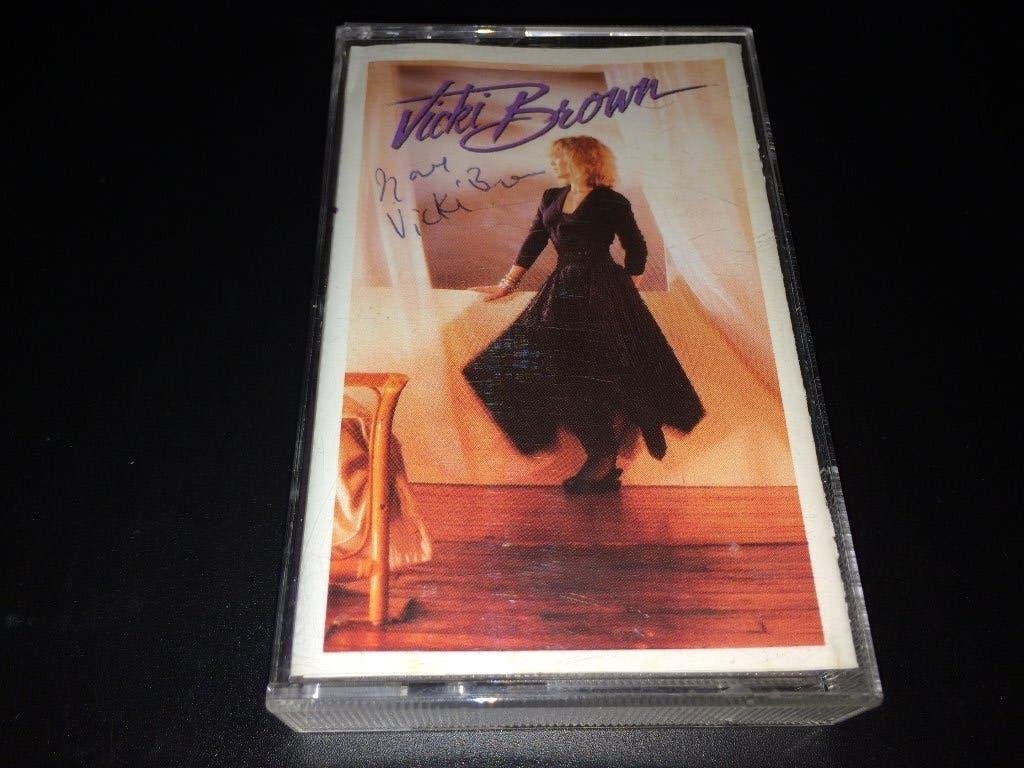 Vicki Brown - Vicki Brown (Cassette} Gesigneerde U-card, Ophalen of Verzenden, Gebruikt, Pop, 1 bandje
