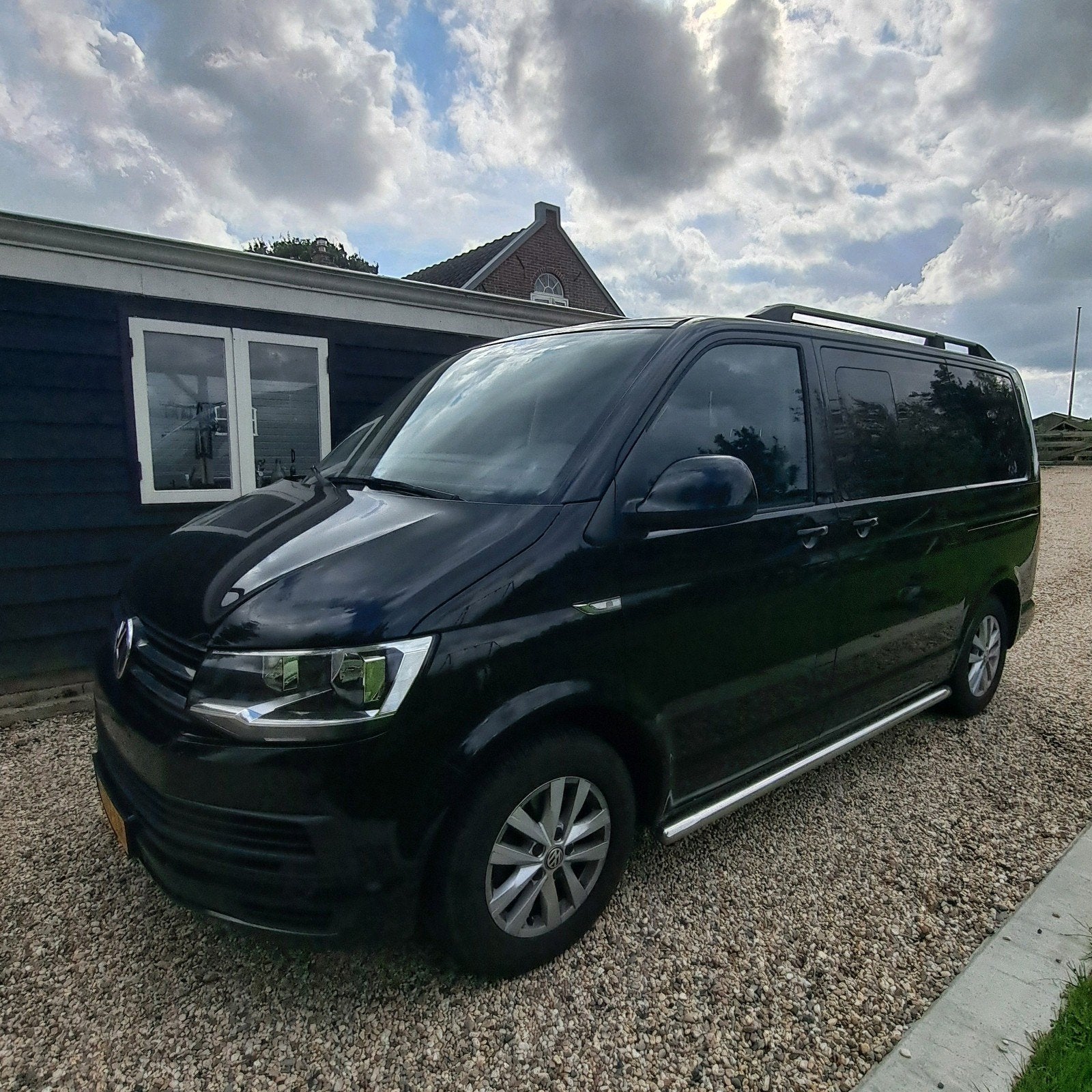 VW Multivan camper  7zits 2017 diesel, dsg, Automaat, 4 cilinders, Zwart, 226 €/maand