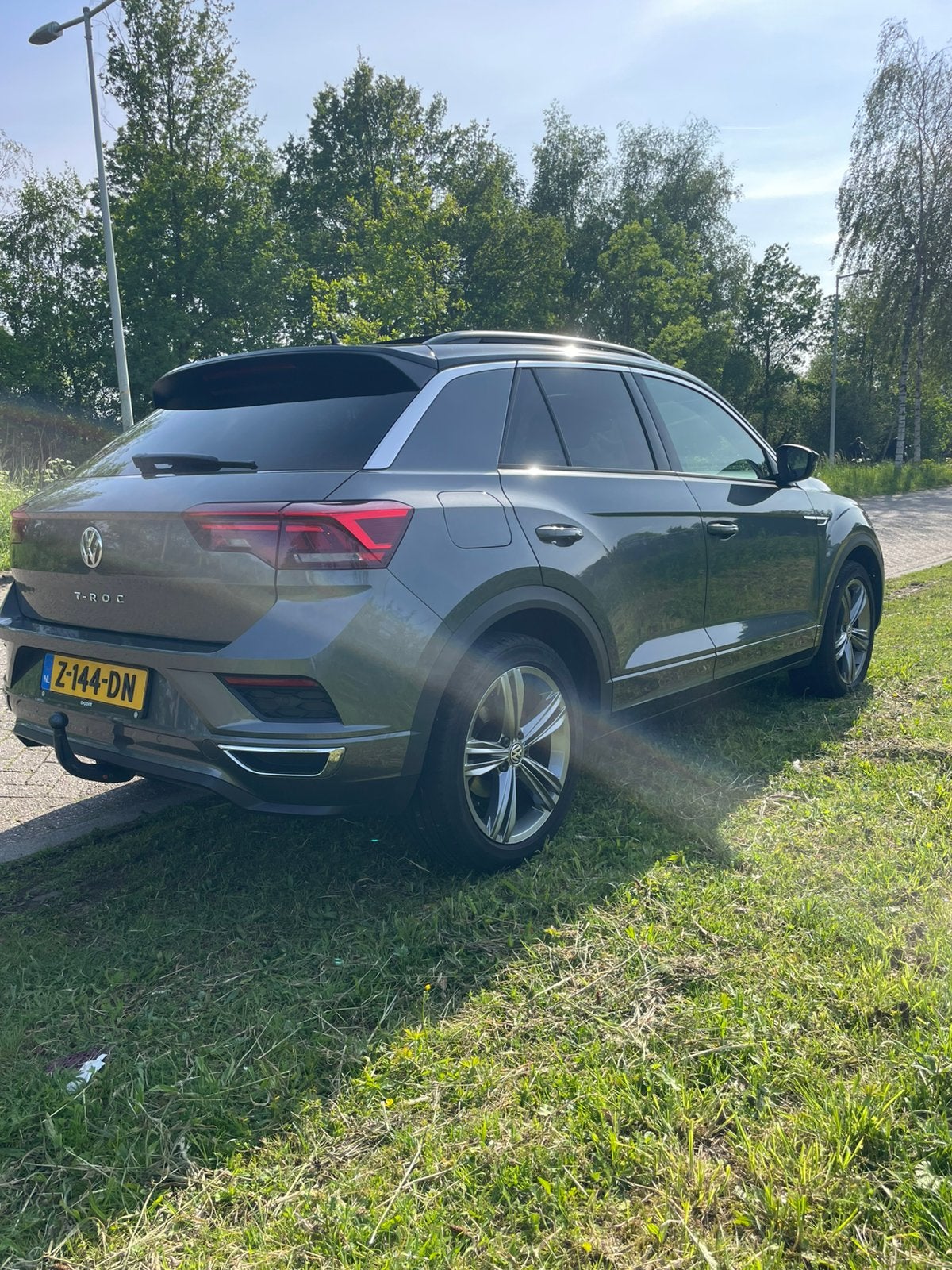 Volkswagen T-Roc 1.5 TSI 150pk 7-DSG 2019 Grijs, Auto's, Volkswagen, 1498 cc, 4 cilinders, Leder en Stof, Lichtsensor