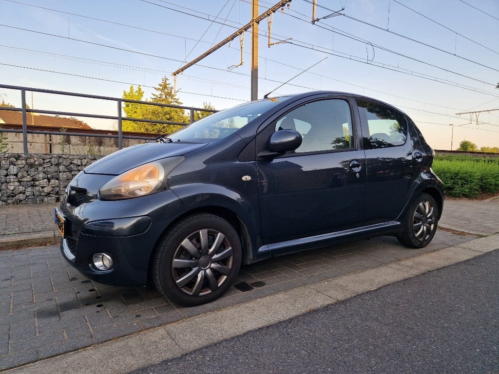 Toyota Aygo 1.0 - 5 deurs - Subwoofer, Auto's, Toyota, Voorwielaandrijving, 4 stoelen, 68 pk, Handgeschakeld