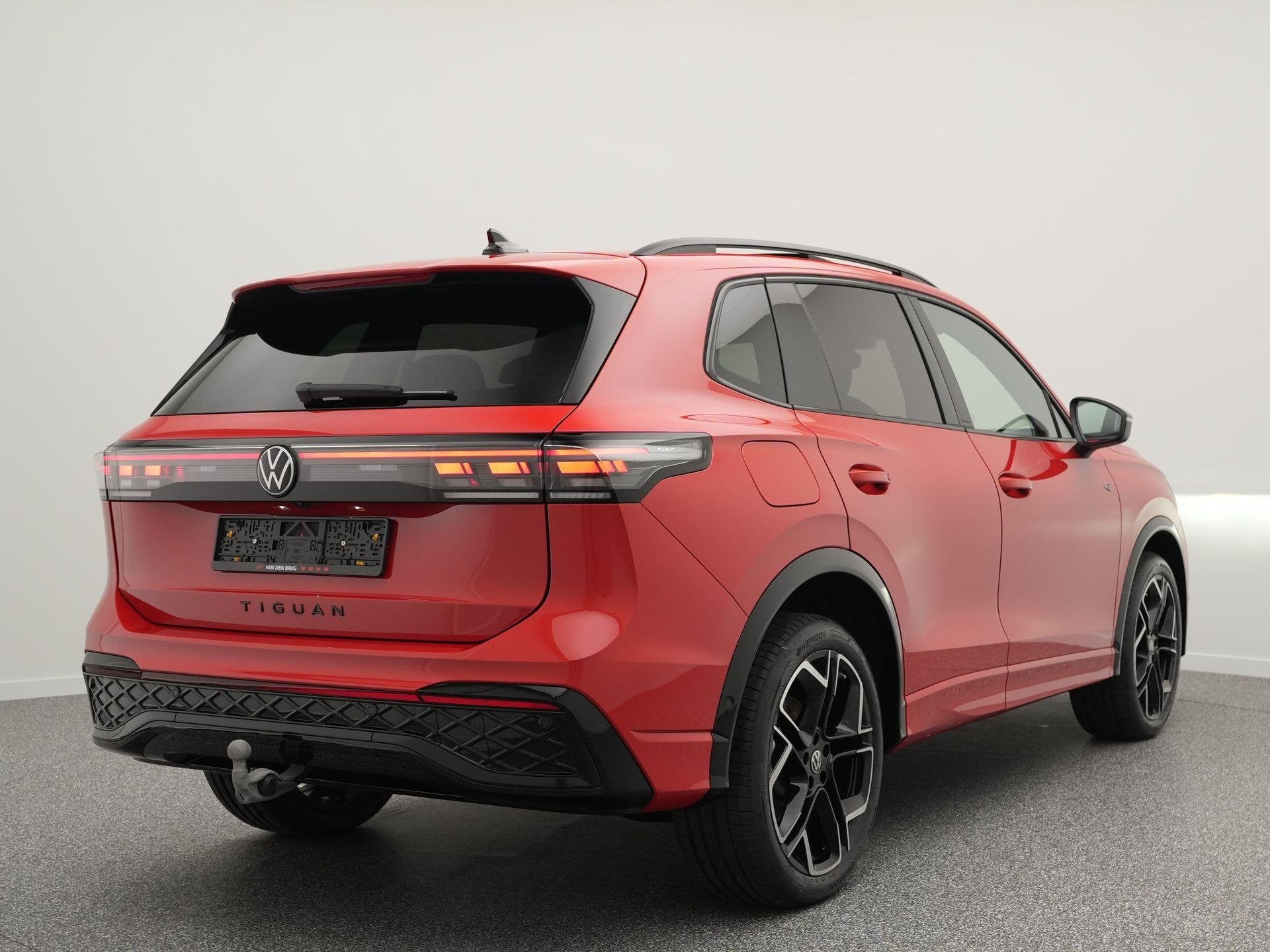 Volkswagen Tiguan R-Line 1.5 eHybrid 272 PK | LED Matrix IQ, Stof, 4 cilinders, 150 min, Plug-in hybride