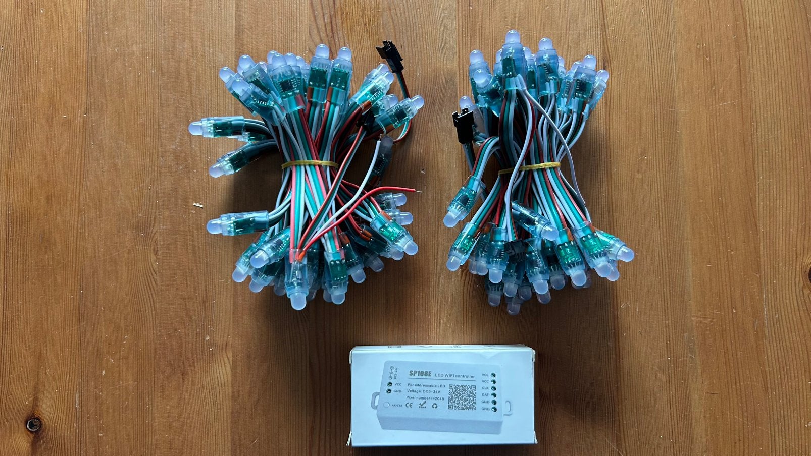 SP108E RGB WiFi LED controller en 5V WS2811 pixel strengen, Hobby en Vrije tijd, Ophalen of Verzenden, Nieuw