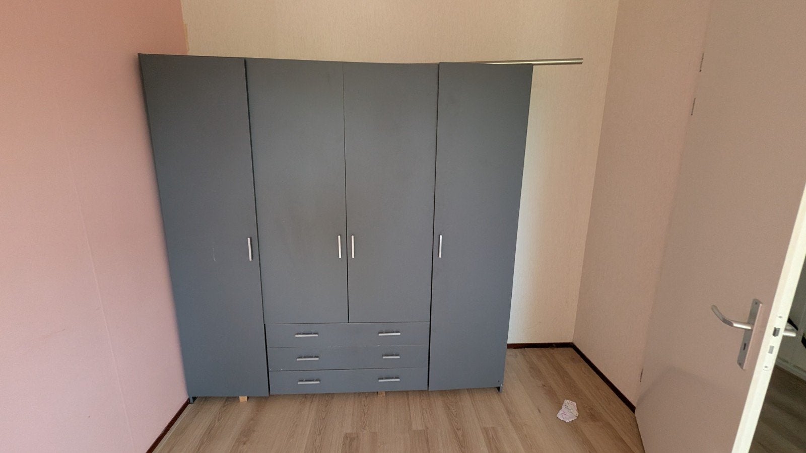 Kleding kast gratis., Ophalen, Gebruikt, 50 tot 75 cm, 200 cm of meer