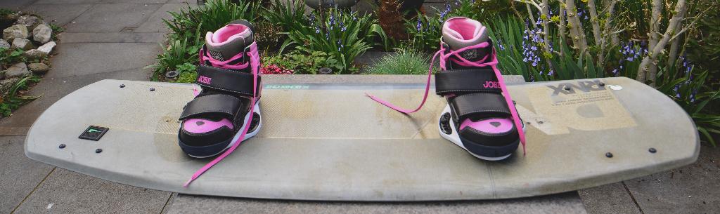 Wakebord Ronix one, Watersport en Boten, Ophalen, Zo goed als nieuw, Board en Schoenen