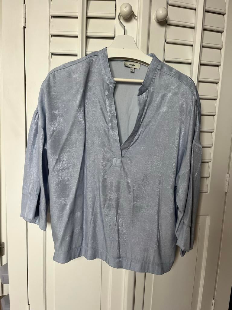 Shoeby Blouse Lichtblauw met Glinsterende Stof Maat M/L, Ophalen of Verzenden, Zo goed als nieuw, Maat 38/40 (M), Blauw
