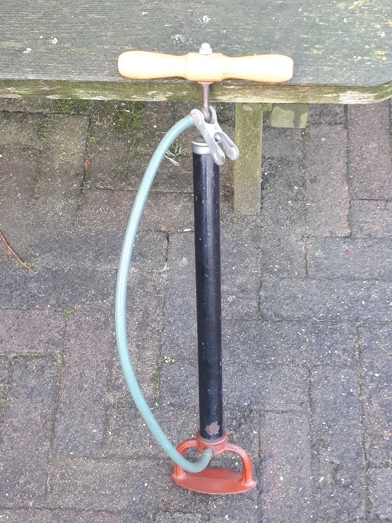 Fietspomp vintage brocante gietijzeren voet beugel - defect, Ophalen of Verzenden, Gebruikt