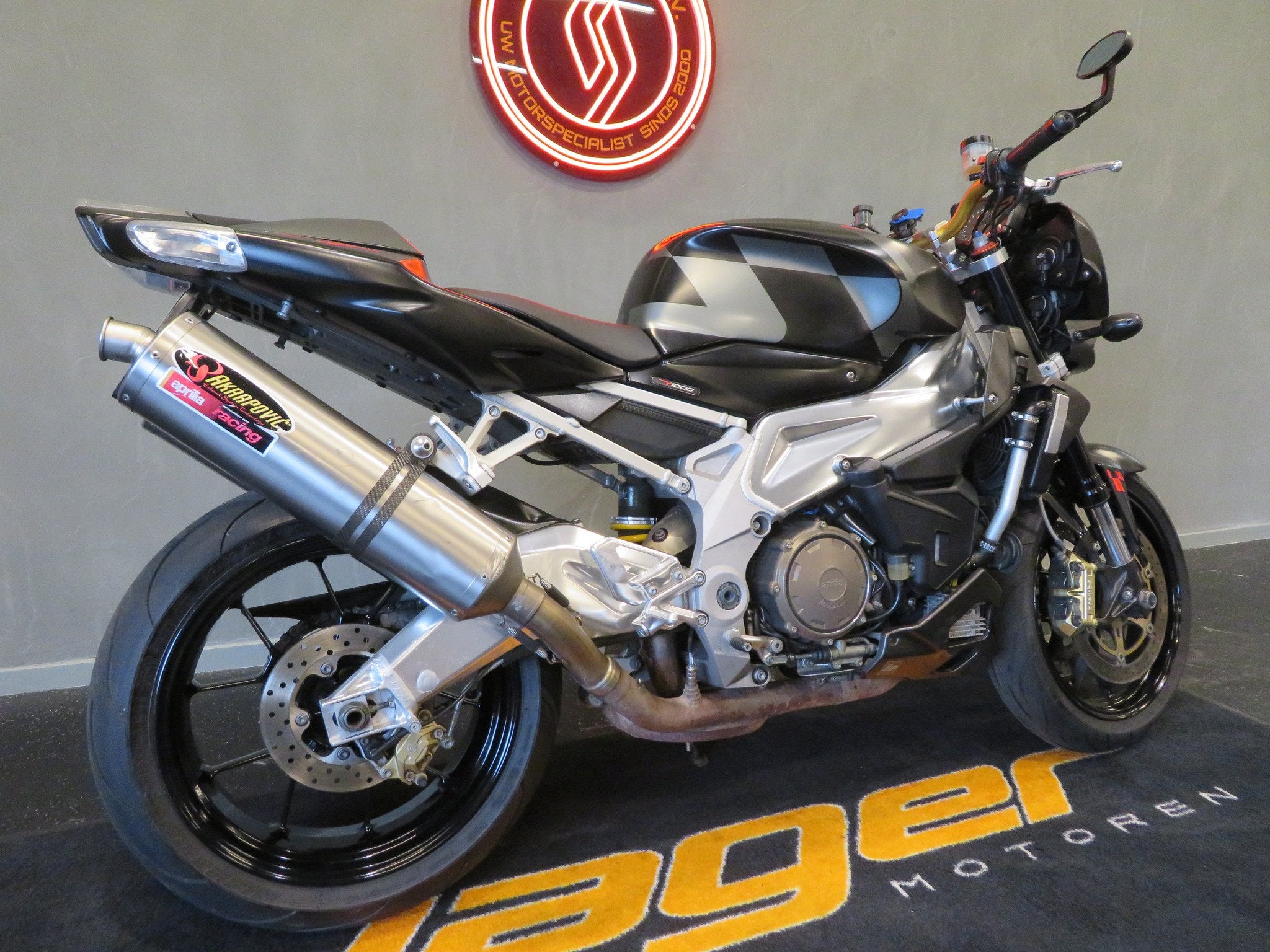 Aprilia TUONO 1000 RR AKRA ZEER FRAAI! (bj 2006), Motoren, Motoren | Aprilia, Bedrijf, Naked bike