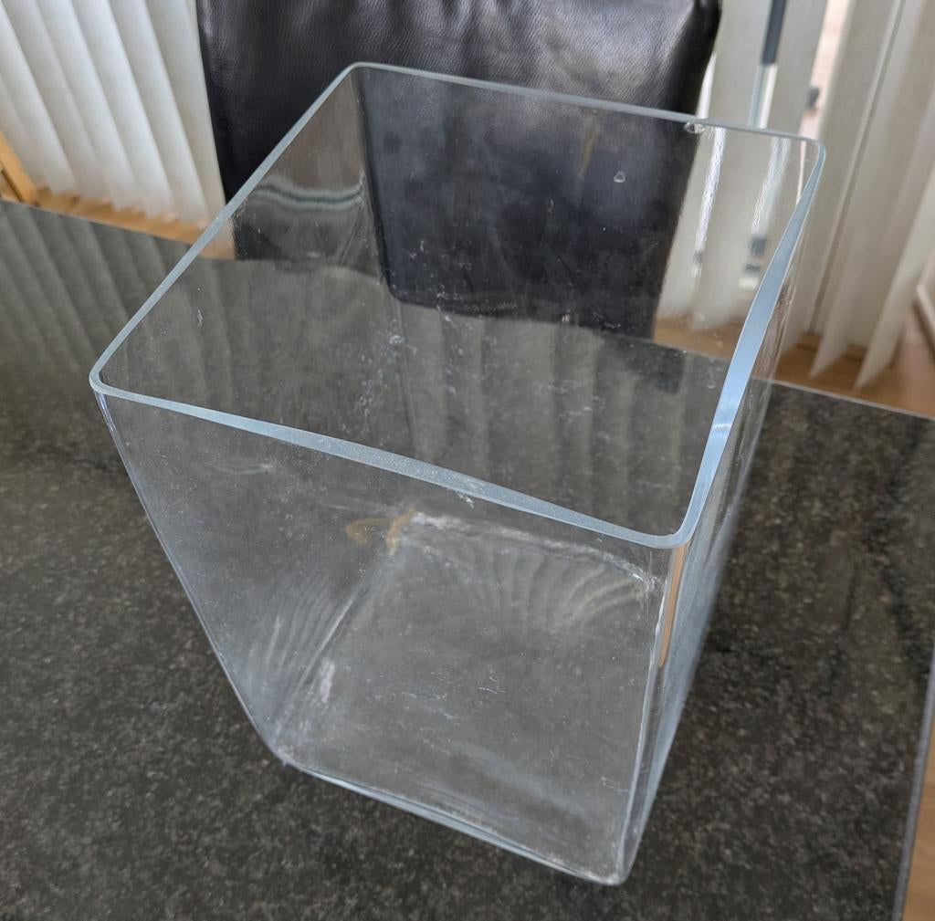 Vierkante glazen bak - 30cm hoog, 20cm doorsnee, Gebruikt, Schaal, Vierkant, Ophalen of Verzenden