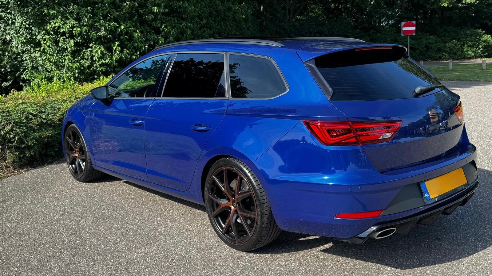 SEAT Leon CUPRA R ST 300 4DRIVE PANO BEATS Ultimate Edition