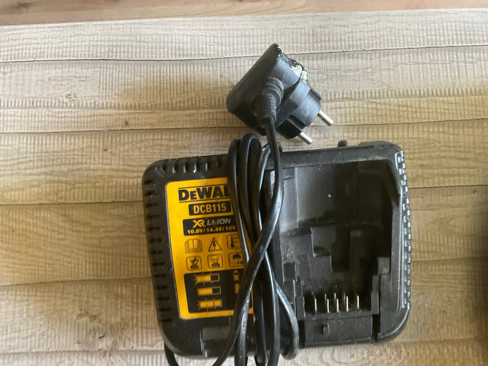 DeWalt DCB115 XR Li-Ion acculader 10.8V/14.4V/18V, Doe-het-zelf en Verbouw, Gereedschap | Handgereedschap, Ophalen, Gebruikt, Overige typen
