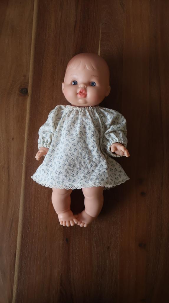 Poppenkind jurkje 001, Kinderen en Baby's, Speelgoed | Poppen, Ophalen of Verzenden, Nieuw