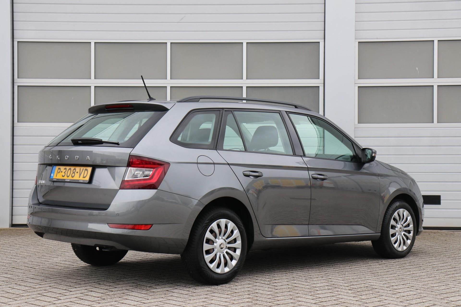 Skoda Fabia Combi 1.0 TSI 95pk Ambition | Navigatie | App Co, Auto's, Voorwielaandrijving, 12 maanden, Stof, Gebruikt